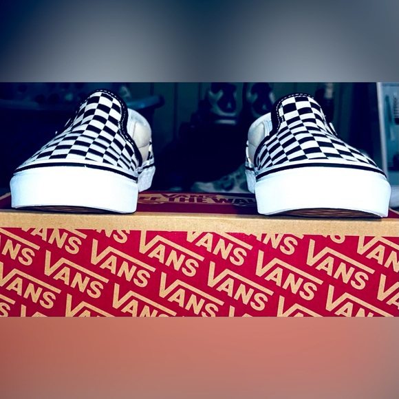 🔥SOLD🔥 Vans Checkerboard Slip-On (Blk/Wt), Size Wmns 4.5 / Youth Size 3:$40 - Picture 2 of 11
